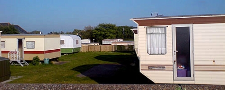 © Robert Rotifer Caravans am Strand